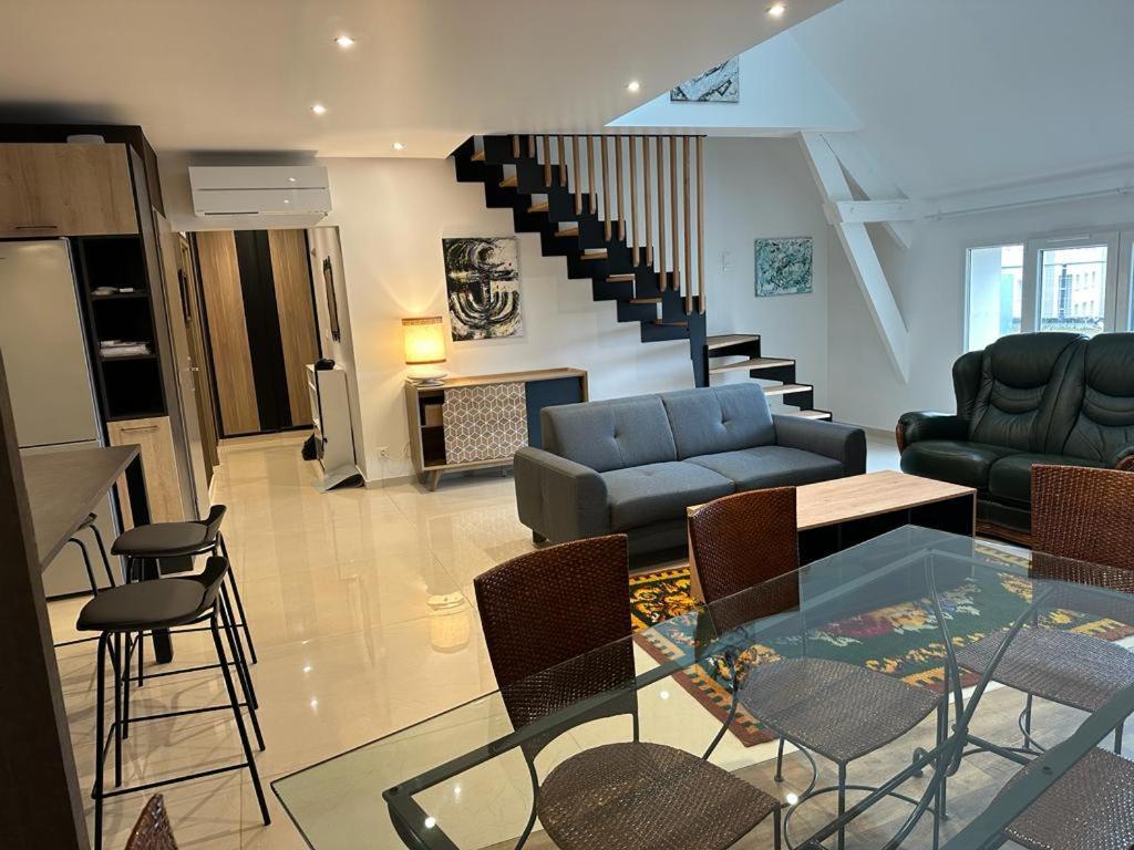 Spacious Flat Close To The Railway Station Троа Екстериор снимка