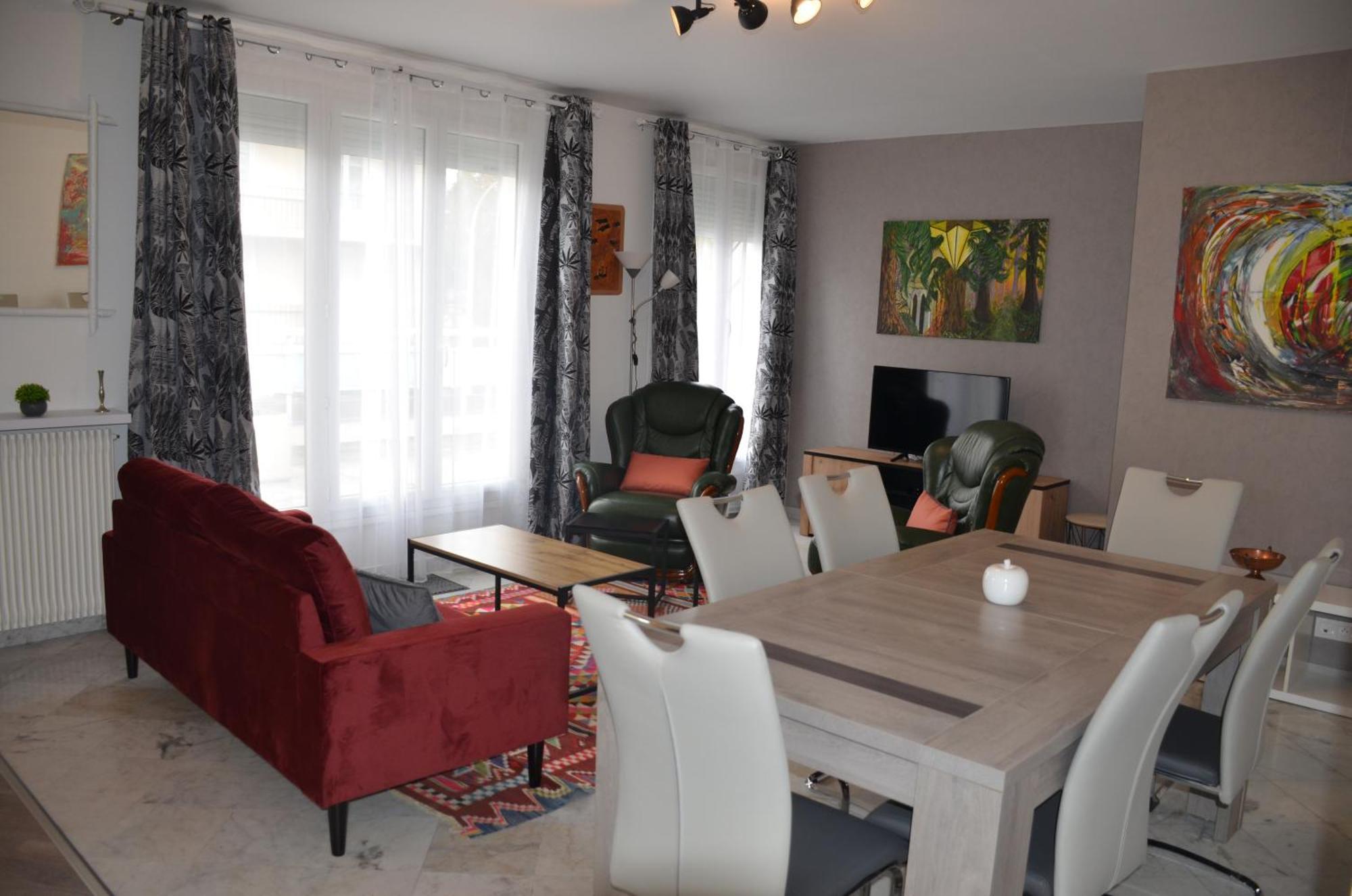 Spacious Flat Close To The Railway Station Троа Стая снимка