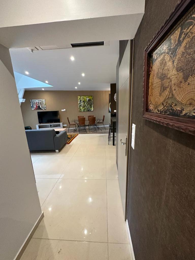 Spacious Flat Close To The Railway Station Троа Стая снимка