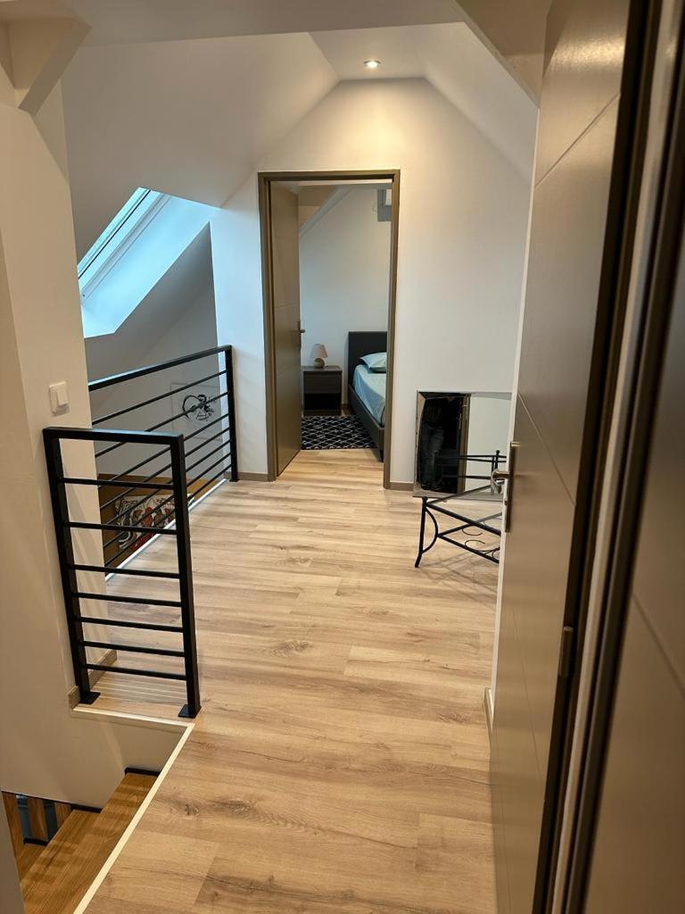 Spacious Flat Close To The Railway Station Троа Стая снимка