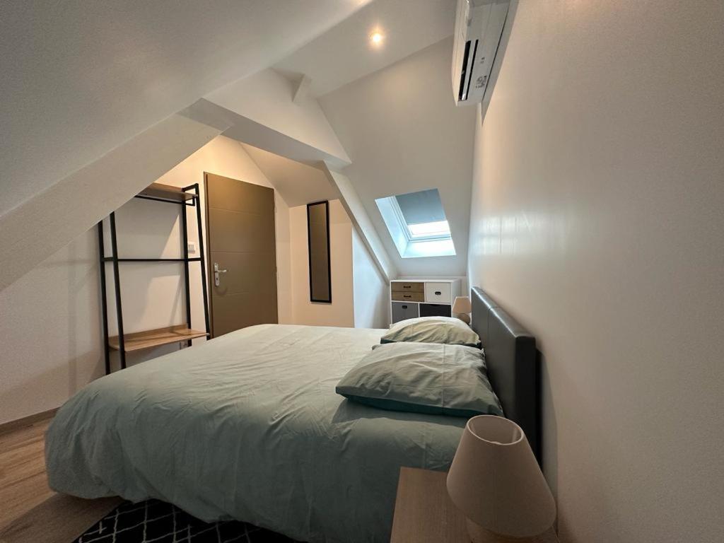 Spacious Flat Close To The Railway Station Троа Стая снимка