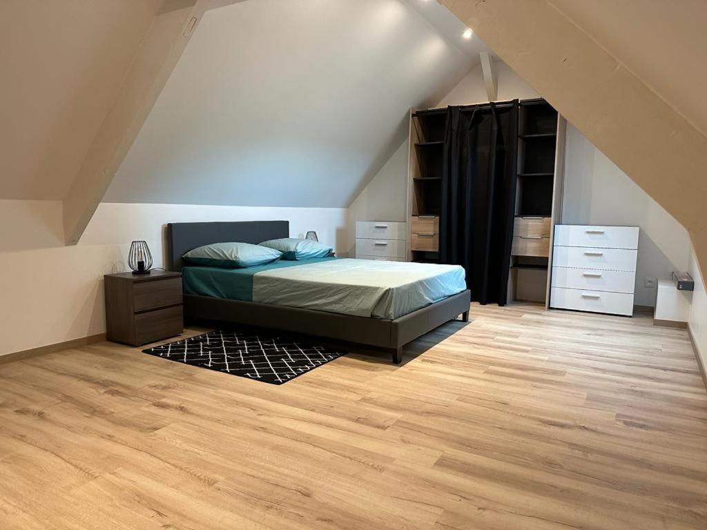 Spacious Flat Close To The Railway Station Троа Стая снимка