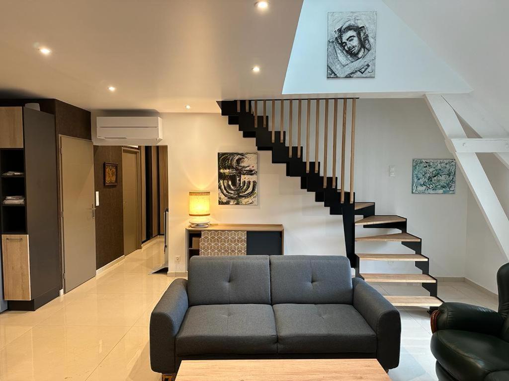 Spacious Flat Close To The Railway Station Троа Стая снимка