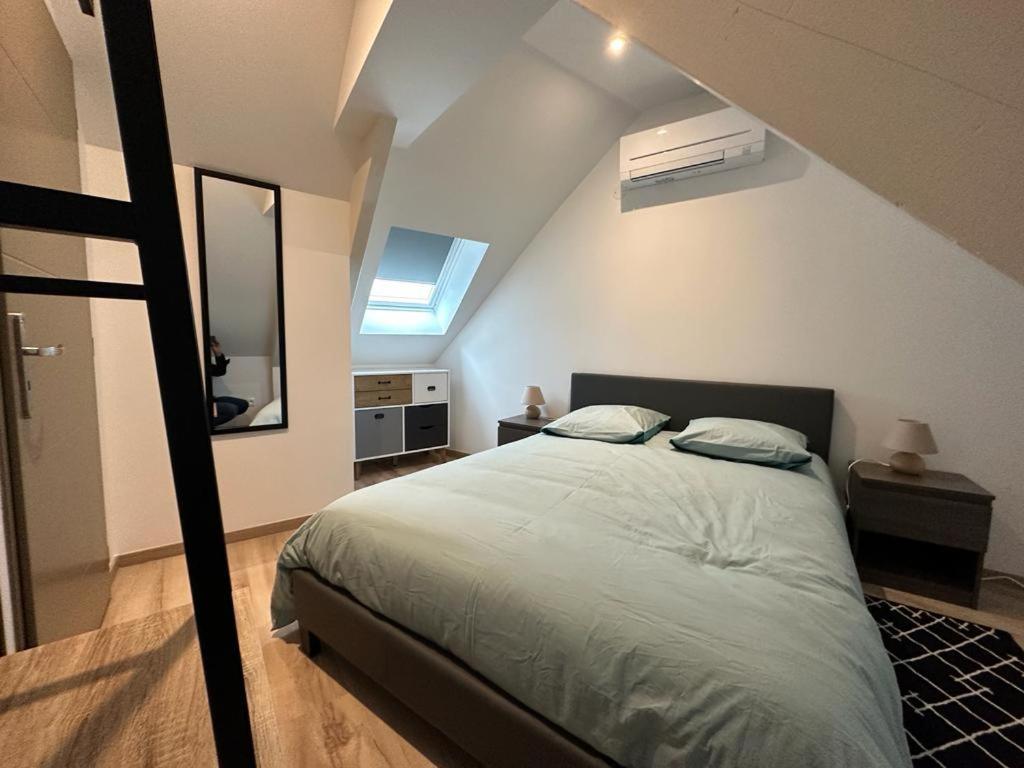Spacious Flat Close To The Railway Station Троа Стая снимка